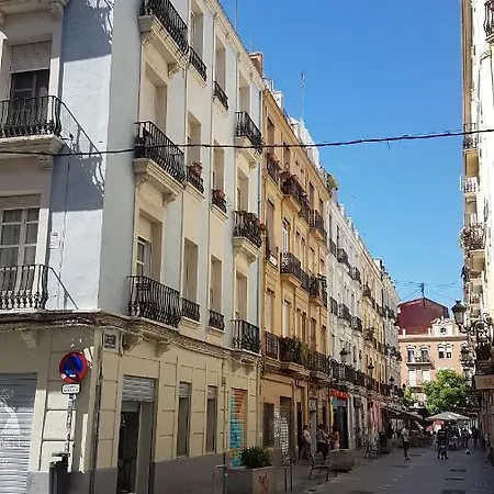 Junto Al Mercado De Ruzafa * Валенсия