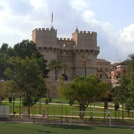 Beautiful 2 Bedroom Wifi Ac By The Turia Gardens