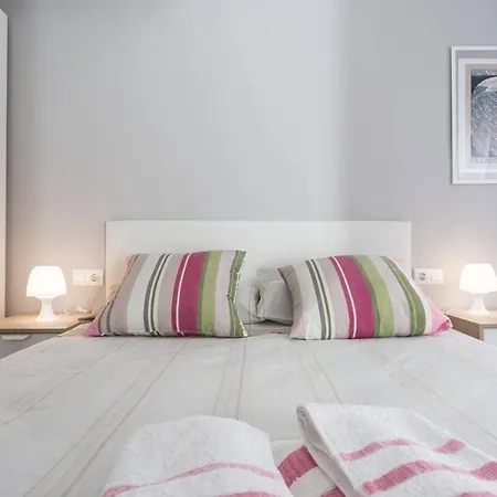 Beautiful 2 Bedroom Wifi Ac By The Turia Gardens Appartement Valencia