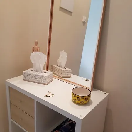 Apartman Lovely Two Bedroom Wifi In Centre *