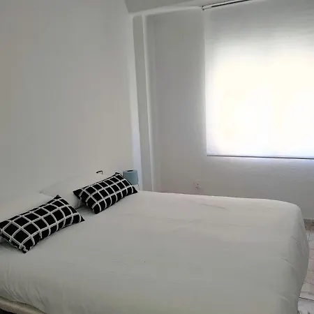 Cozy 3 Bedroom 1 Bathroom By Joaquin Sorolla Station