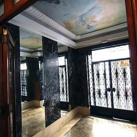 Travel Habitat Ayuntamiento * Valencie