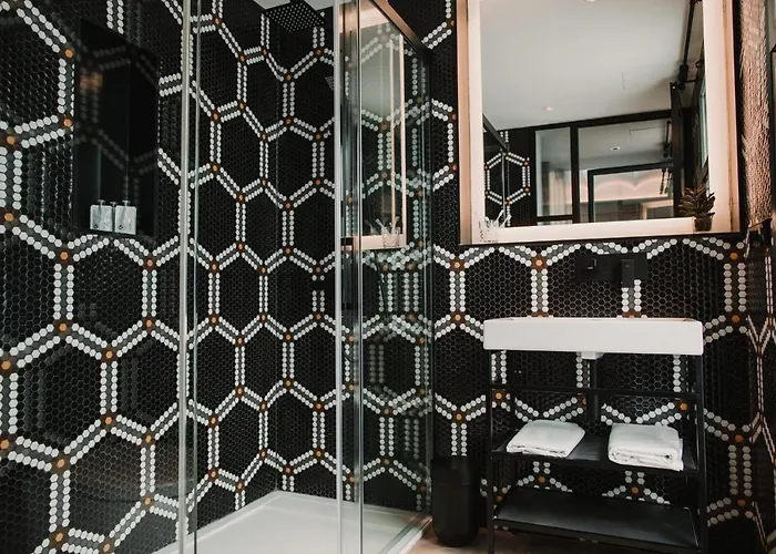 Reina 107 Boutique Πανσιόν 4*