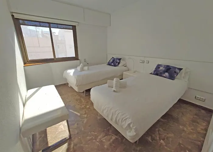 Sunny With Fantastic Terrace Views! شقة فالنسيا