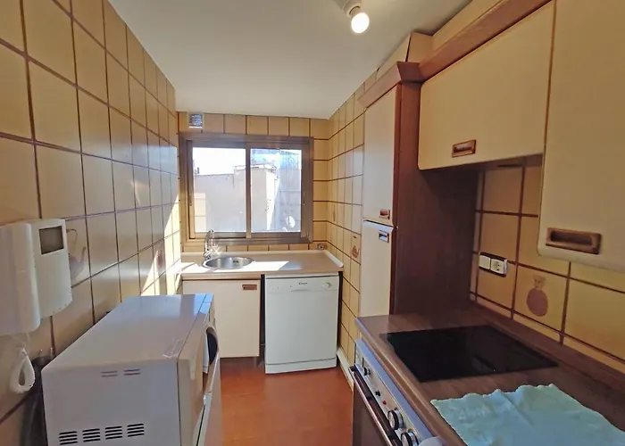 Sunny With Fantastic Terrace Views! شقة *