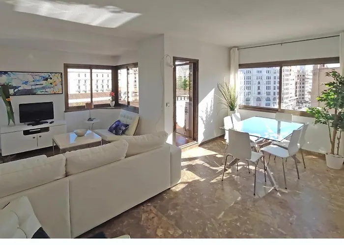 شقة Sunny With Fantastic Terrace Views! *