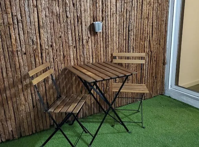 Small And Cozy - G *