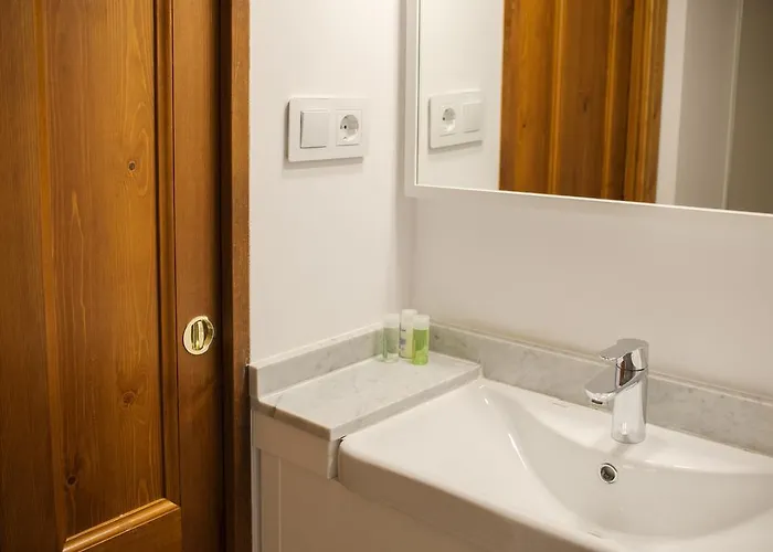 Ad Hoc Carmen Otel Valensiya