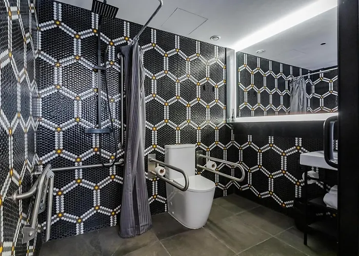 Reina 107 Boutique Πανσιόν 4*