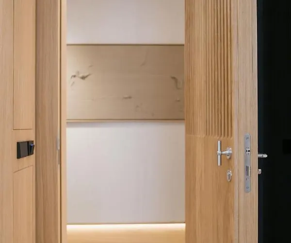 Myr Puerta Serranos Valencia