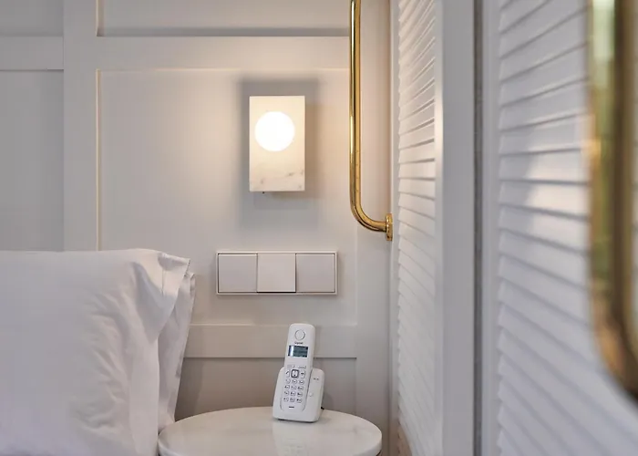 Mate Cosmo - Centre,