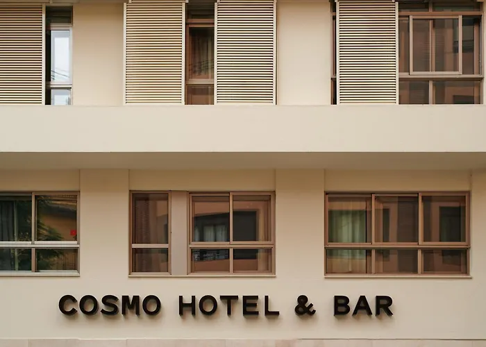 Mate Cosmo - Centre, Valence