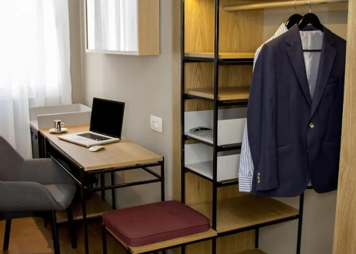 One Shot Colon Отель