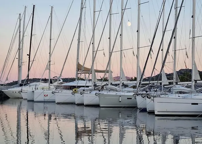 Velero Monia Botel Valencia