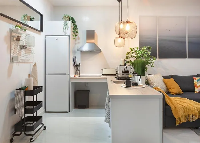 Artistic Digital Retreat-great Location Near Metro Διαμέρισμα