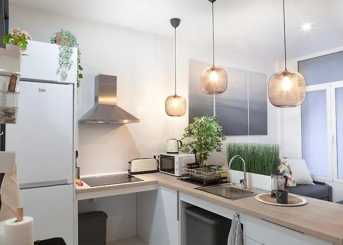 Artistic Digital Retreat-great Location Near Metro *