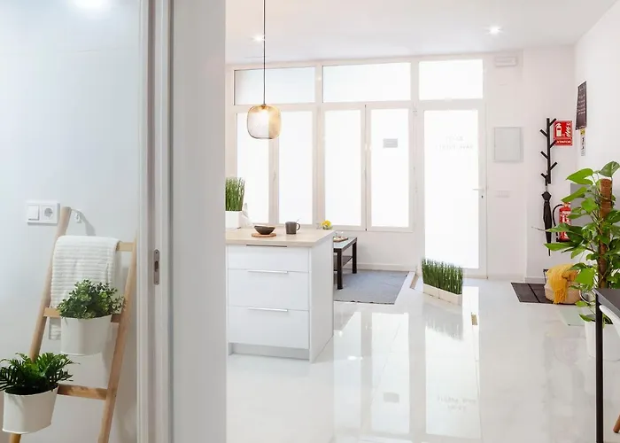 Artistic Digital Retreat-great Location Near Metro