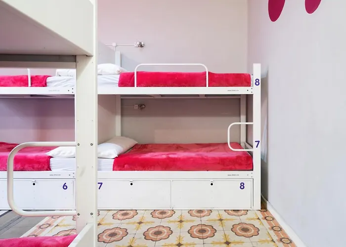 Purple Nest Хостел Валенсия