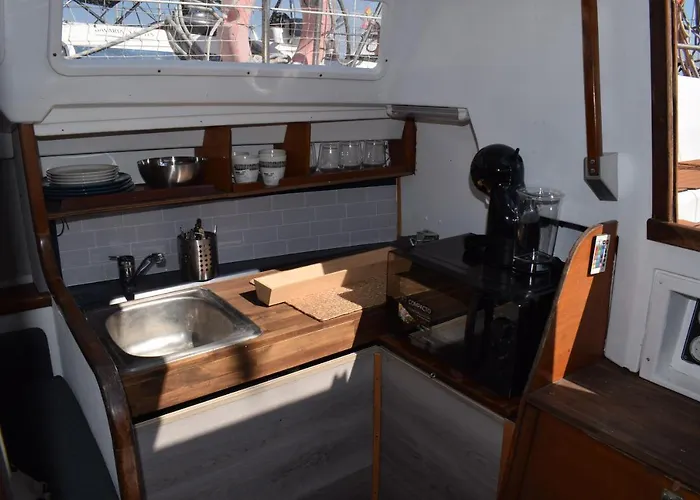 Velero En Puerto De - E&m Boats *