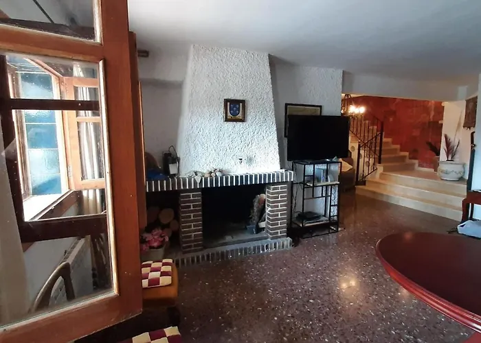 Near With Private Pool Valenza