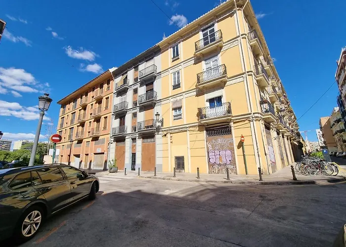 Centrica Y Encantadora Vivienda. * Valencia