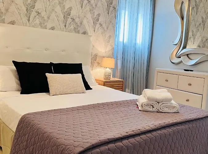 Travel Habitat Atico Calle Comedias