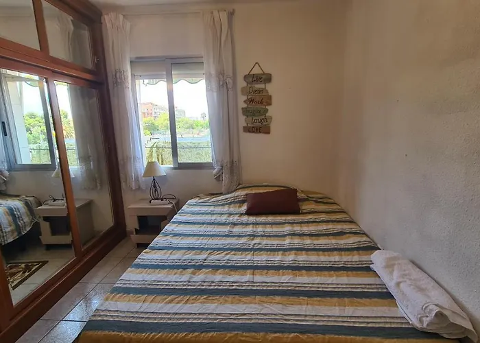 Homestay On Malvarrosa Beach