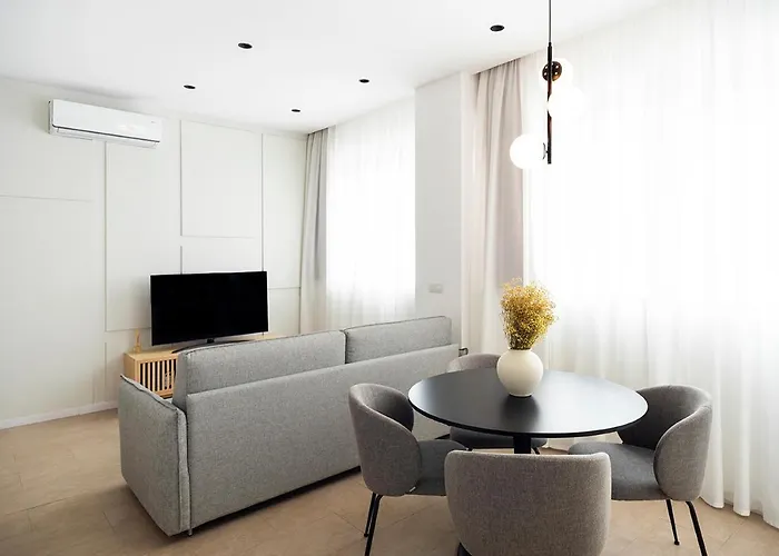 Blanq Marina Suites Aparthotel Valencia