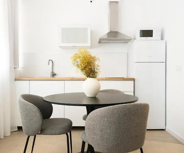 Blanq Marina Suites 4*