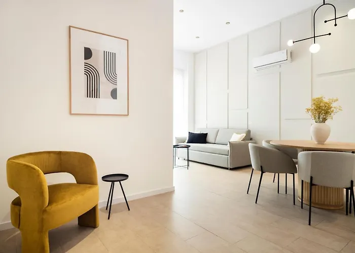 Blanq Marina Suites Aparthotel 4*