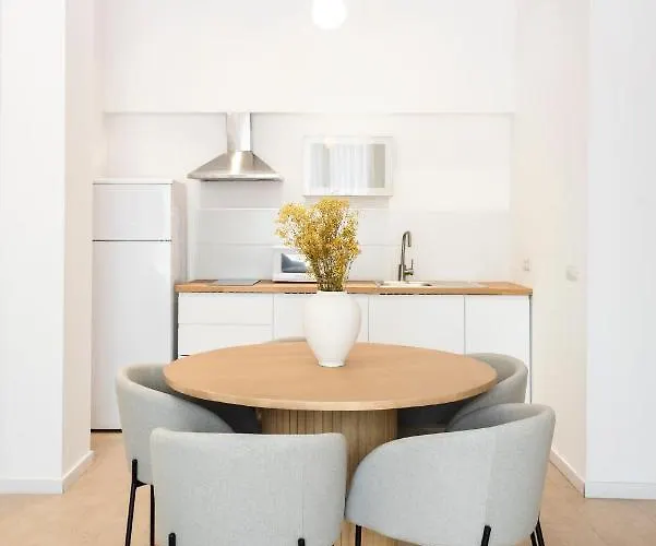 Blanq Marina Suites Aparthotel Valencia