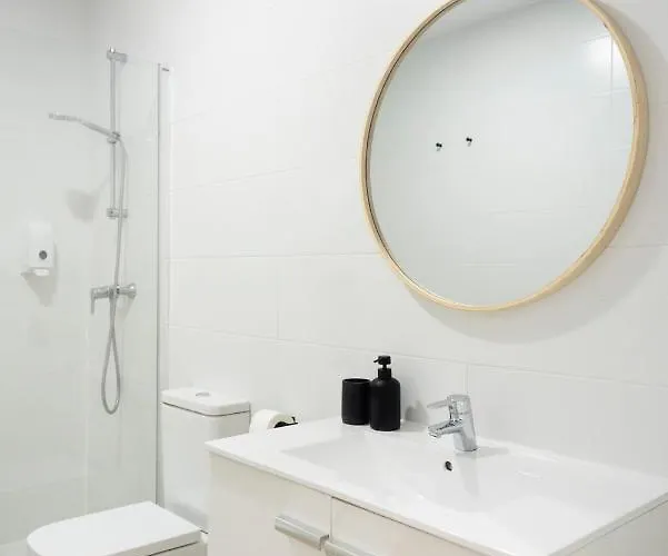 Blanq Marina Suites Aparthotel