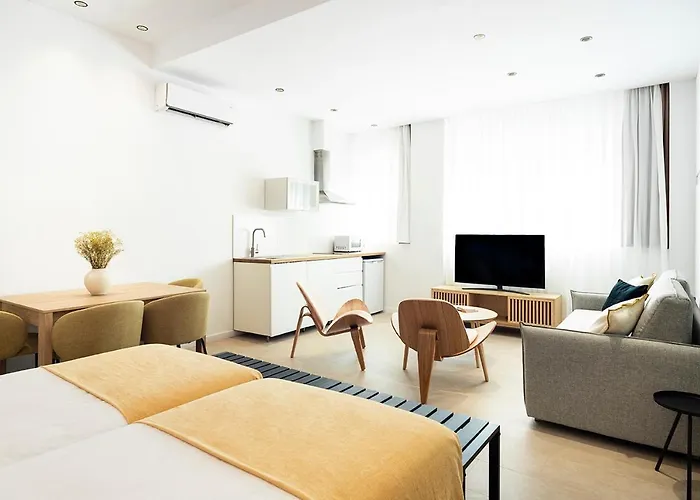 Aparthotel Blanq Marina Suites 4*