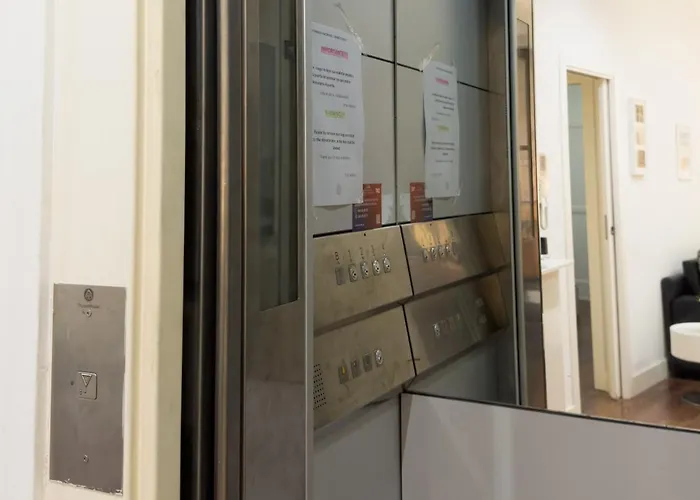 Market - Queen Square - Mid-term Lejlighed