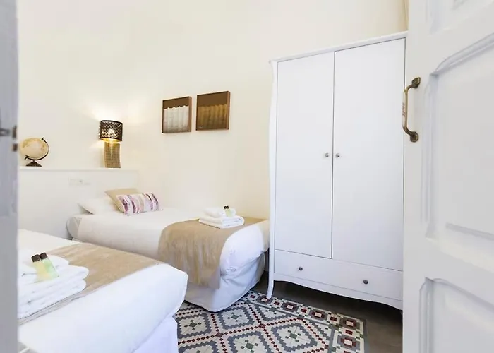 Family Century House With Terrace And Parking