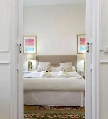 Family Century House With Terrace And Parking *