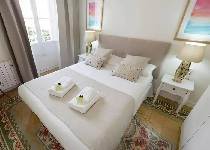 Family Century House With Terrace And Parking *