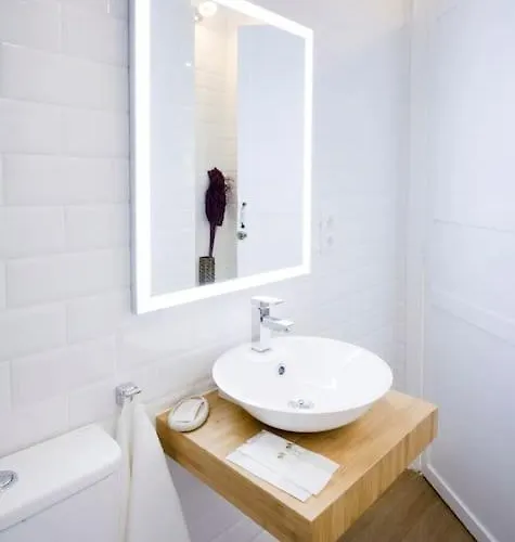 Family Century House With Terrace And Parking