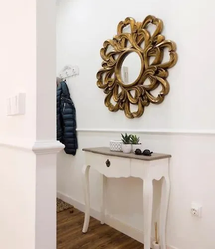 Family Century House With Terrace And Parking