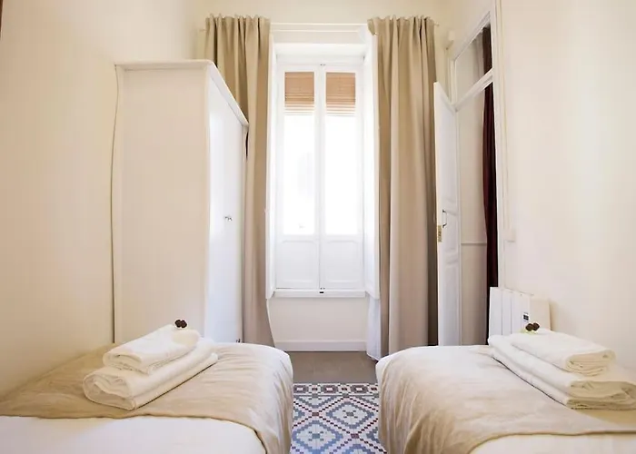 Family Century House With Terrace And Parking