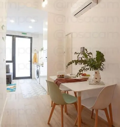 Rb - Urban Loft Retreat, Comfort & Good Location 아파트