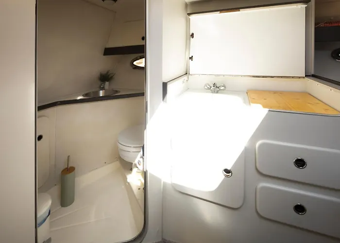 Alojamiento En Barco Voralamar Botel *