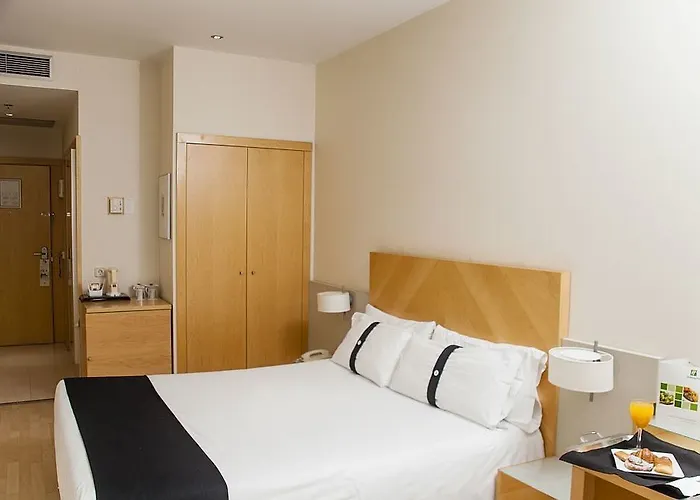 فندق Alameda Plaza 4*