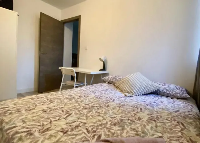 Cerca De La Playa Pansiyon Valensiya