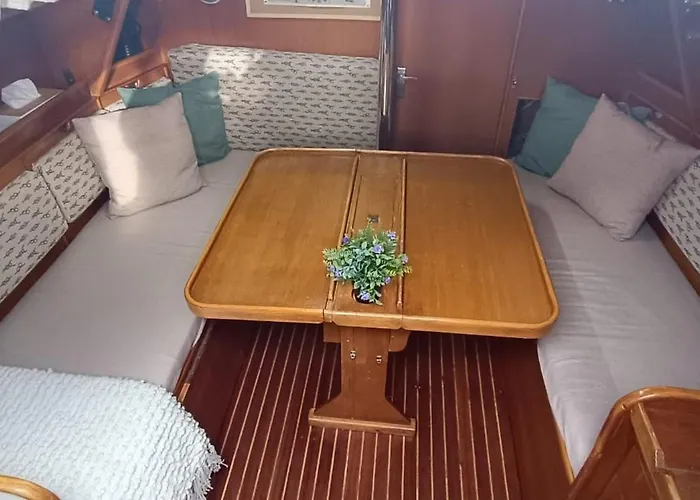 Botel Juangie Valencie