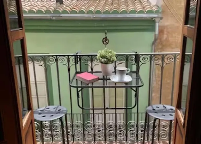 Sunny Modern Flat By Mercado