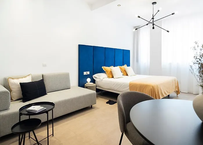 Blanq Marina Suites Aparthotel