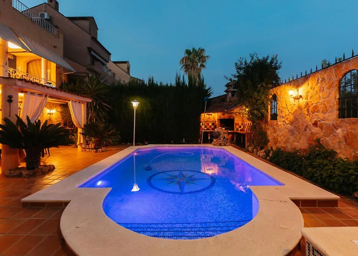 Chalet, Rodeada De Naturaleza Piscina A Doce Klm De Y 7 Del Aeropuerto Hébergement de vacances