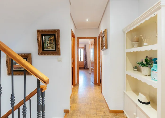 Chalet, Rodeada De Naturaleza Piscina A Doce Klm De Y 7 Del Aeropuerto Hébergement de vacances Valence