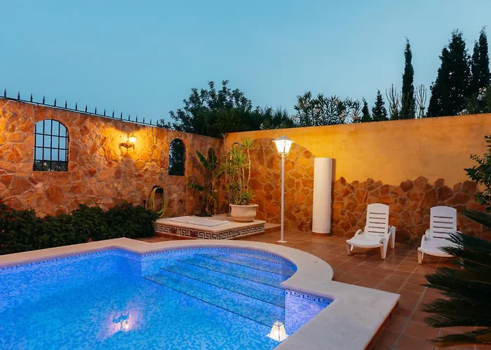 Hébergement de vacances Chalet, Rodeada De Naturaleza Piscina A Doce Klm De Y 7 Del Aeropuerto *